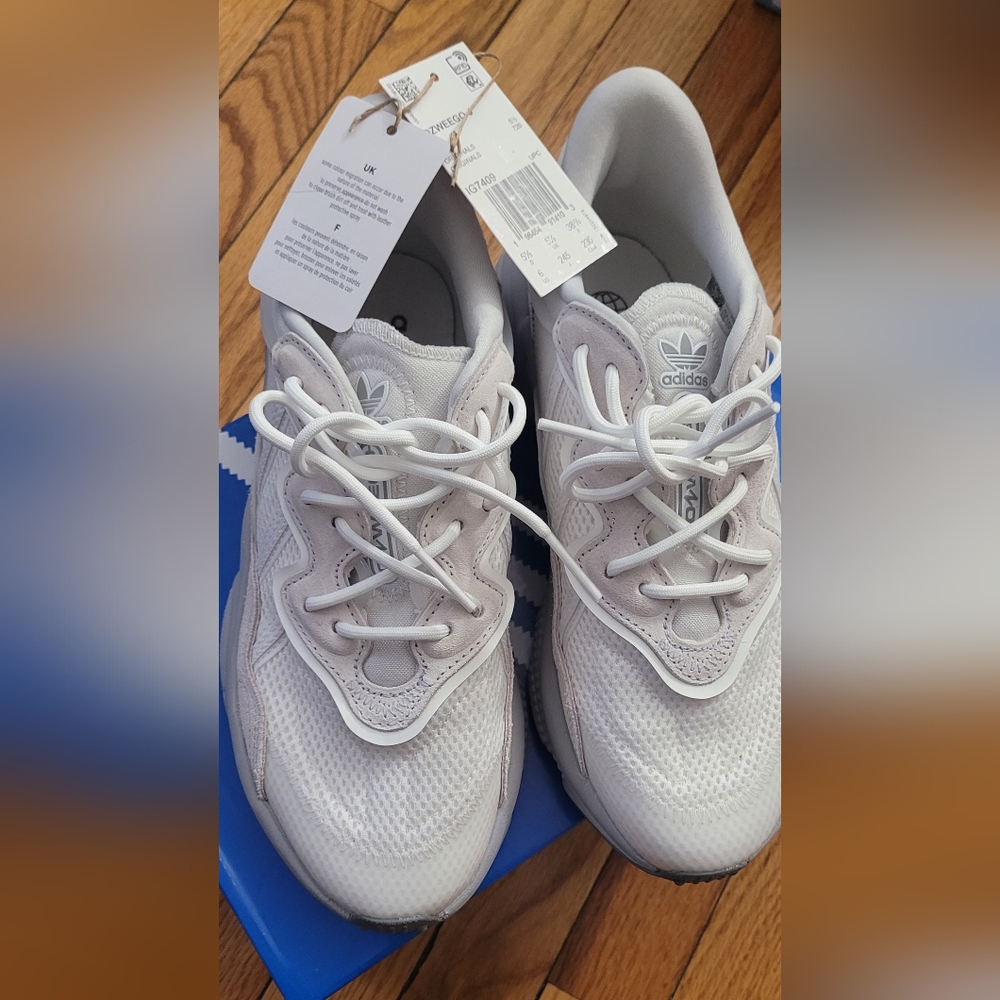NwT Adidas Ozweego Youth 6